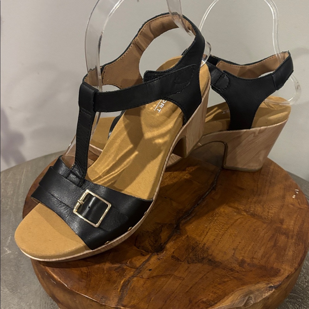 Rockport Black T‑Strap Block Heel Sandals with Tan Footbed